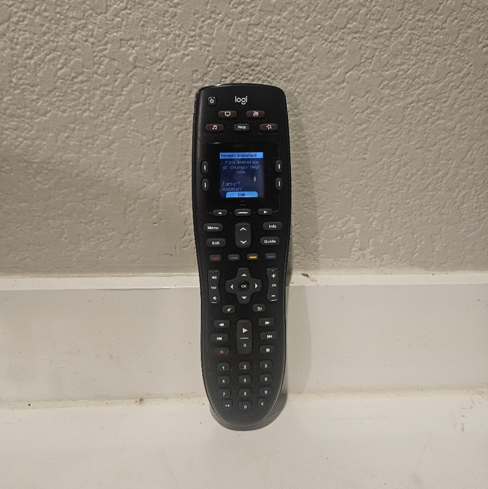 Logi Remote Logitech Harmony 665 Advanced Universal Control Remote - Black